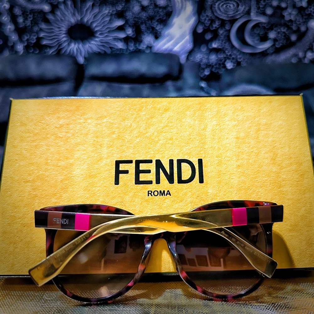 Fendi Sunglasses - Black and purple tortoise style 
❌70%OFF SALE❌ - Picture 3 of 14